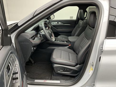 Used 2026 Ford Explorer ST-Line w/ ST-Line Street Pack AWD/4WD image 3