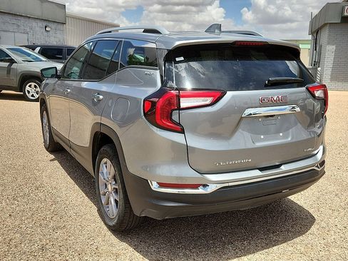 Used 2024 GMC Terrain SLT image 2