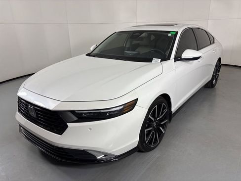 Used 2024 Honda Accord Touring image 4