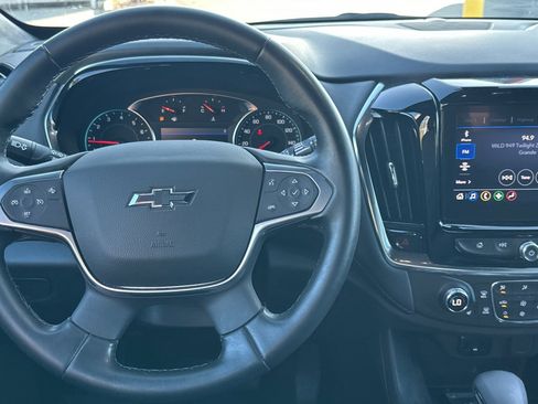 Used 2023 Chevrolet Traverse LT image 16