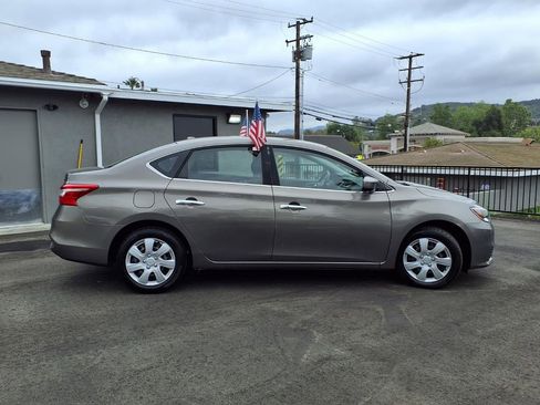 Used 2017 Nissan Sentra SV image 3