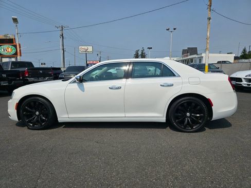 Used 2020 Chrysler 300 Limited RWD image 8