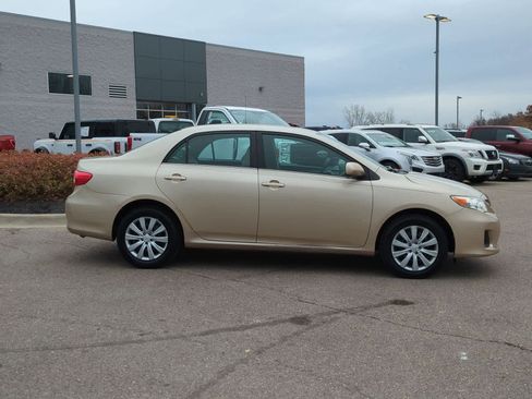 Used 2013 Toyota Corolla LE image 9