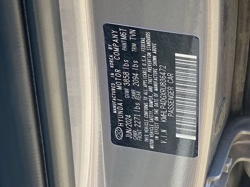 Used 2024 Hyundai Elantra Limited FWD image 30