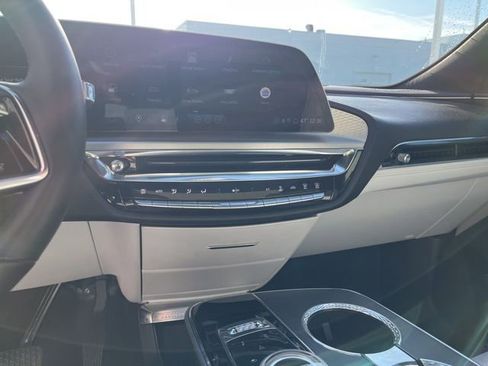 Used 2024 Cadillac Lyriq Luxury image 15