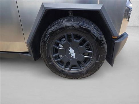 Used 2025 Tesla Cybertruck AWD Crew Cab image 15