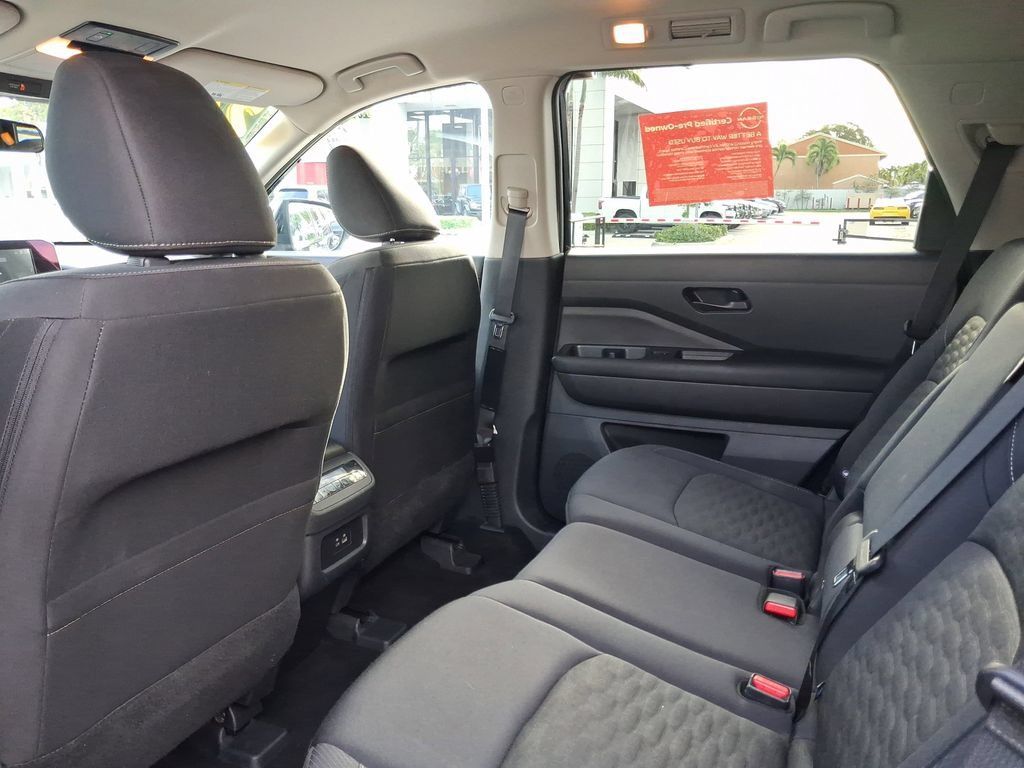 Certified 2024 Nissan Pathfinder SV FWD image 7