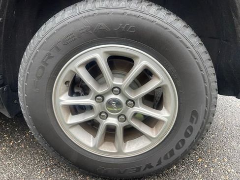 Used 2018 Jeep Grand Cherokee Laredo AWD/4WD image 8