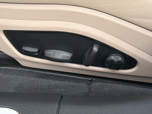 Used 2025 Porsche Panamera 4 image 25