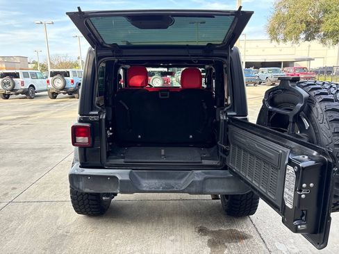 Used 2022 Jeep Wrangler Sport S image 30