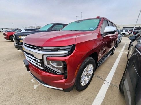 Used 2025 Chevrolet Suburban Premier image 3