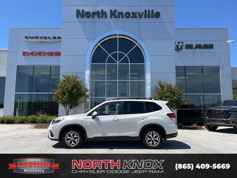 Used 2023 Subaru Forester Premium AWD/4WD image 2