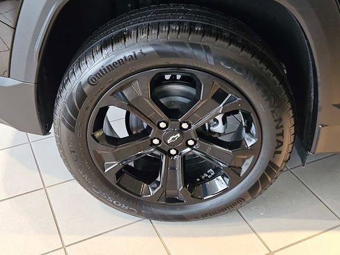 New 2026 Chevrolet Equinox LT w/ Convenience Package II AWD/4WD image 3