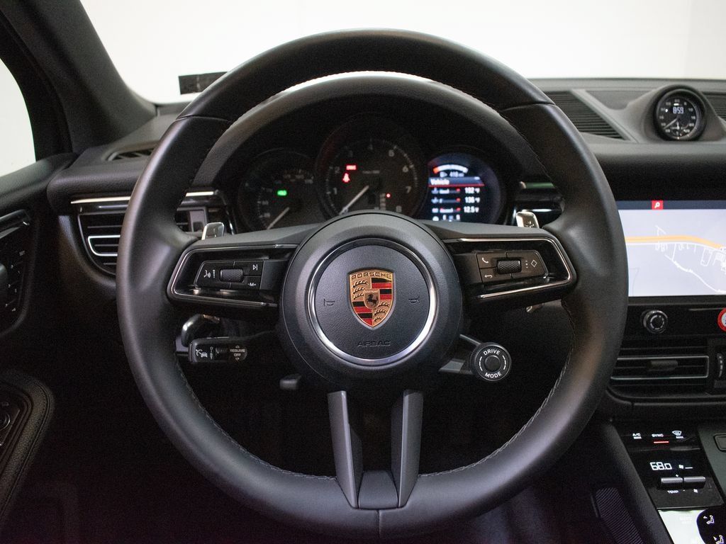 Certified 2026 Porsche Macan AWD/4WD image 25