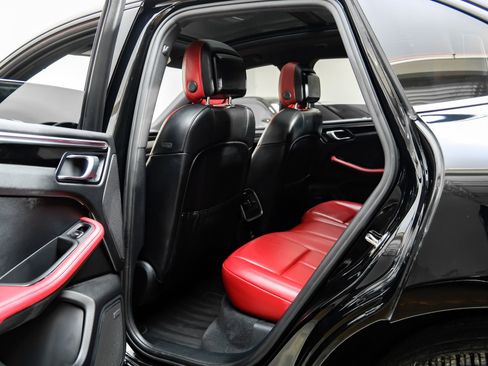 Used 2022 Porsche Macan S AWD/4WD image 46