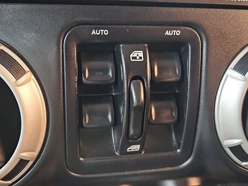 Used 2014 Jeep Wrangler Unlimited Rubicon w/ Connectivity Group AWD/4WD image 26