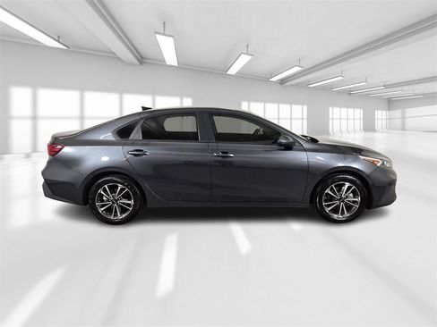 Used 2024 Kia Forte LXS image 8