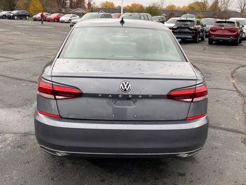 Used 2022 Volkswagen Passat 2.0T image 4