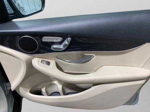 Used 2018 Mercedes-Benz GLC 300 4MATIC image 30