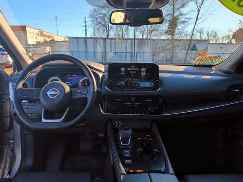 Used 2023 Nissan Rogue Platinum w/ Platinum Premium Package image 11