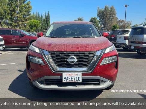 Used 2022 Nissan Rogue SV FWD image 2