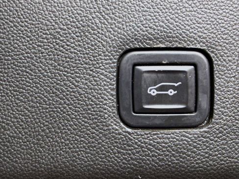 Used 2021 Chevrolet Traverse LT image 29