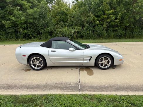 Used 2001 Chevrolet Corvette Convertible w/ Preferred Equipment Group2 RWD image 10