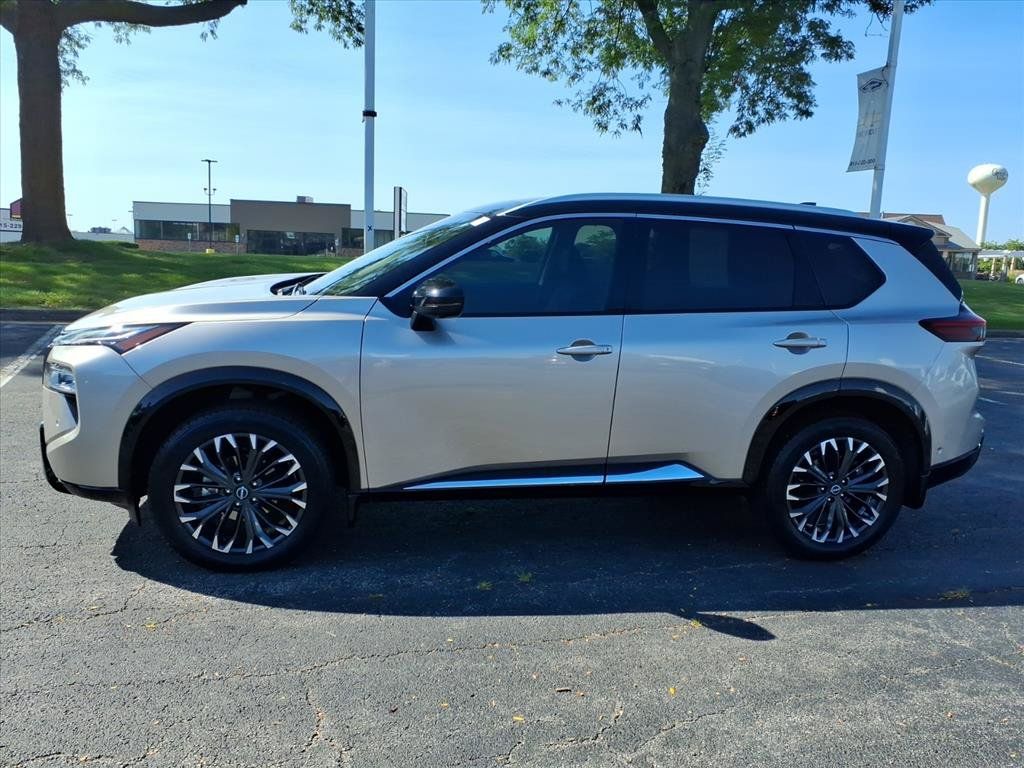 Used 2024 Nissan Rogue Platinum w/ Platinum Premium Package FWD image 4