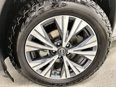 Used 2023 Nissan Rogue SV image 10