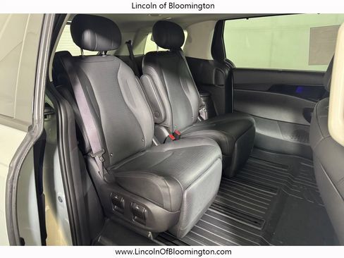 Used 2025 Kia Carnival SX Prestige FWD image 12