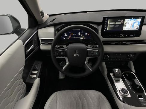 New 2025 Mitsubishi Outlander SEL image 13