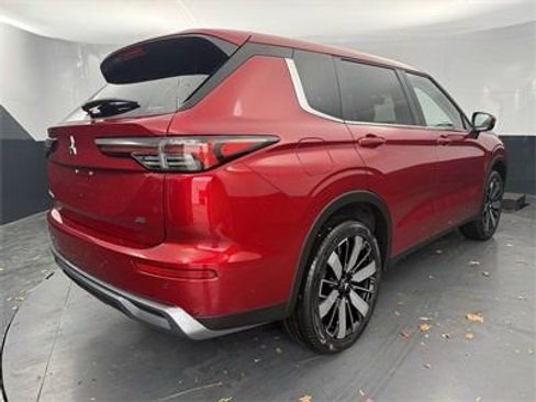 New 2025 Mitsubishi Outlander SE image 3