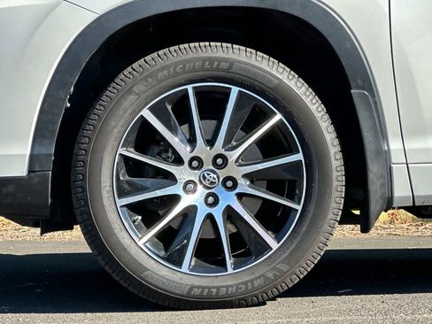 Used 2018 Toyota Highlander SE AWD/4WD image 28