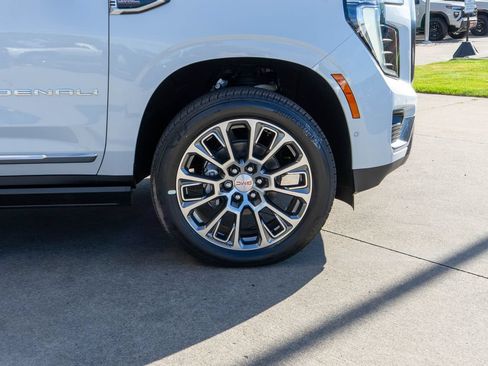 New 2026 GMC Yukon XL Denali w/ Denali Reserve Package AWD/4WD image 37