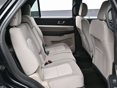 Used 2018 Ford Explorer Base w/ Class II Trailer Tow Package image 29