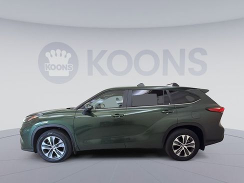 Used 2023 Toyota Highlander XLE AWD/4WD image 7