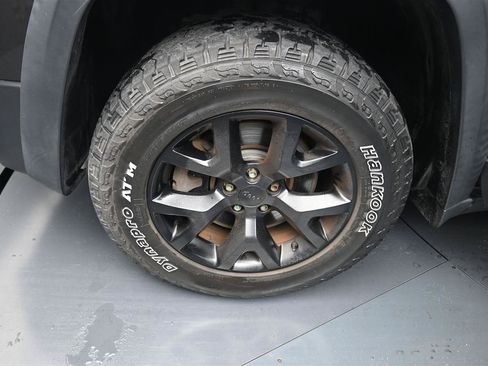 Used 2015 Jeep Cherokee Trailhawk w/ Comfort/Convenience Group AWD/4WD image 16