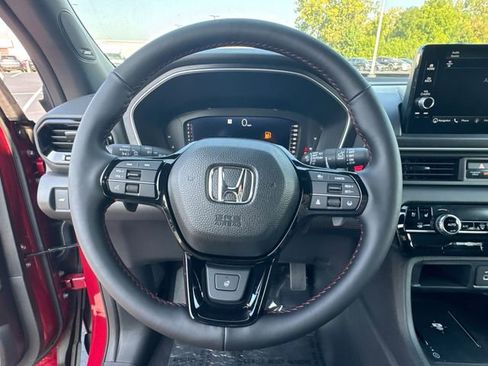 Certified 2025 Honda Pilot Black Edition image 33