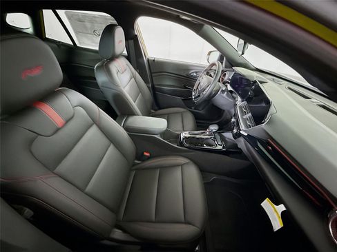New 2025 Chevrolet Trax RS w/ Sunroof Package image 22