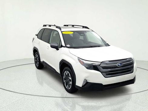 Used 2025 Subaru Forester Premium AWD/4WD image 2