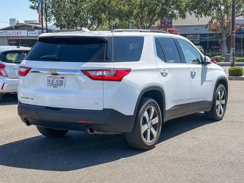 Used 2020 Chevrolet Traverse LT w/ LT Premium Package AWD/4WD image 4