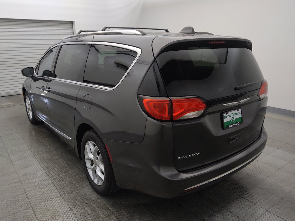 Used 2017 Chrysler Pacifica Touring-L Plus w/ Advanced Safetytec Group FWD image 5