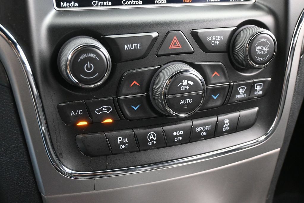 Used 2018 Jeep Grand Cherokee Altitude RWD image 21