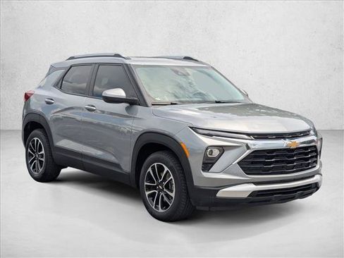 Used 2024 Chevrolet TrailBlazer LT w/ Driver Confidence Package FWD image 3
