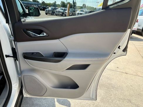Used 2020 GMC Acadia SLT FWD image 16