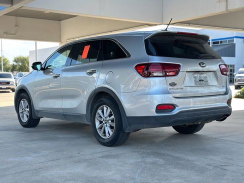 Used 2020 Kia Sorento LX image 16