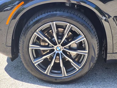 Used 2022 BMW X5 xDrive40i w/ M Sport Package AWD/4WD image 15