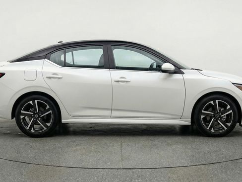 Used 2025 Nissan Sentra SV image 9