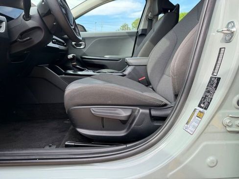 Used 2025 Kia K4 FWD image 22