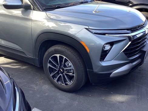 Used 2025 Chevrolet TrailBlazer LT image 3